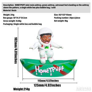 HONEYPUFF迷你树脂烟灰缸 高105mm 宽125mm 绿色烟灰缸 宇航员双脚站在烟灰缸上面图案 单个白盒加气泡袋装 1个卖