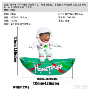 HONEYPUFF迷你树脂烟灰缸 高105mm 宽125mm 绿色烟灰缸 宇航员双脚站在烟灰缸上面图案 单个白盒加气泡袋装 1个卖